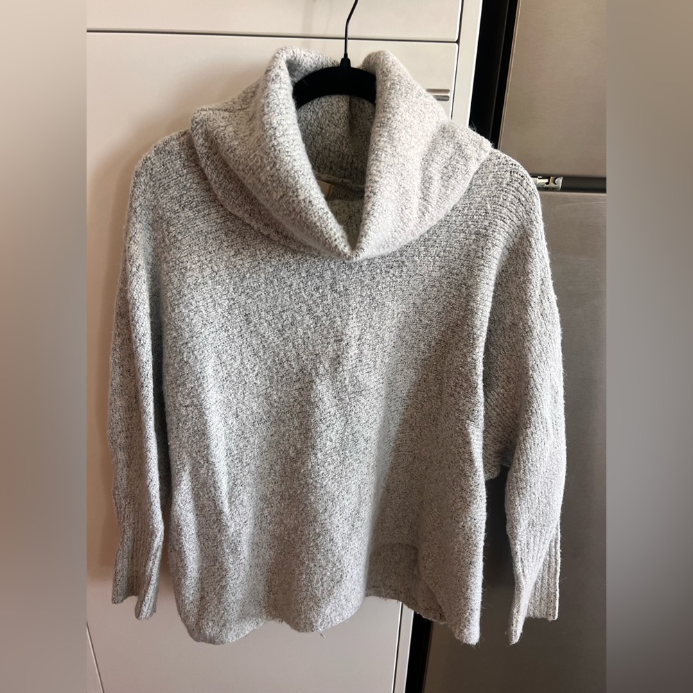 Jessica Simpson Gray Turtleneck Sweater
